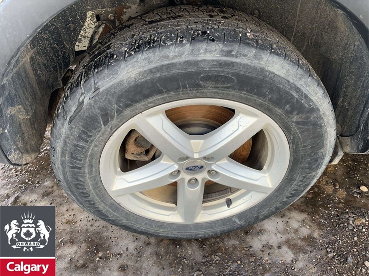 2016-ford-explorer-image-12