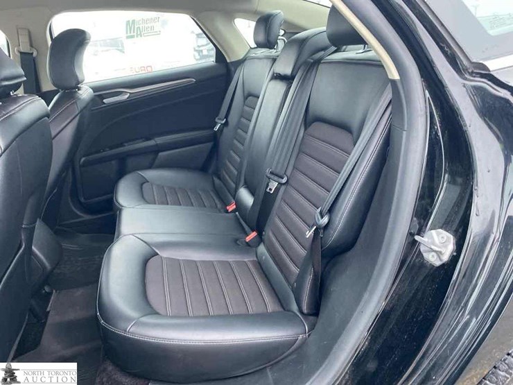 2017-ford-fusion-se-image-15