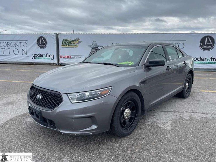 2018-ford-taurus-police-inte-image-1