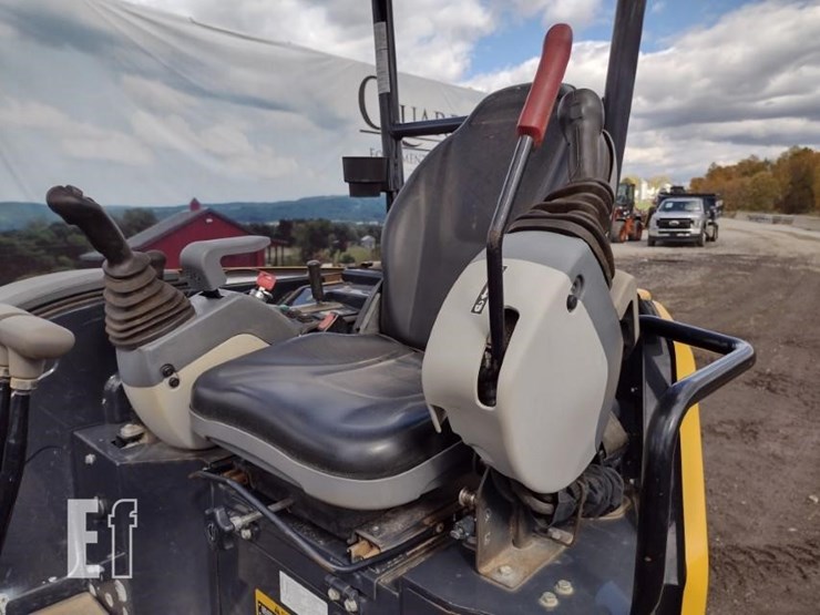 2022-deere-26g-image-12