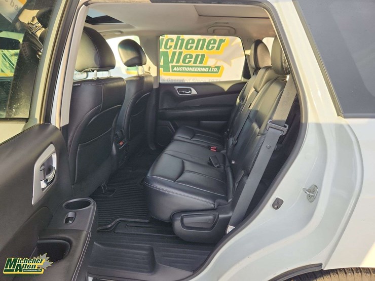 2015-nissan-pathfinder-image-15