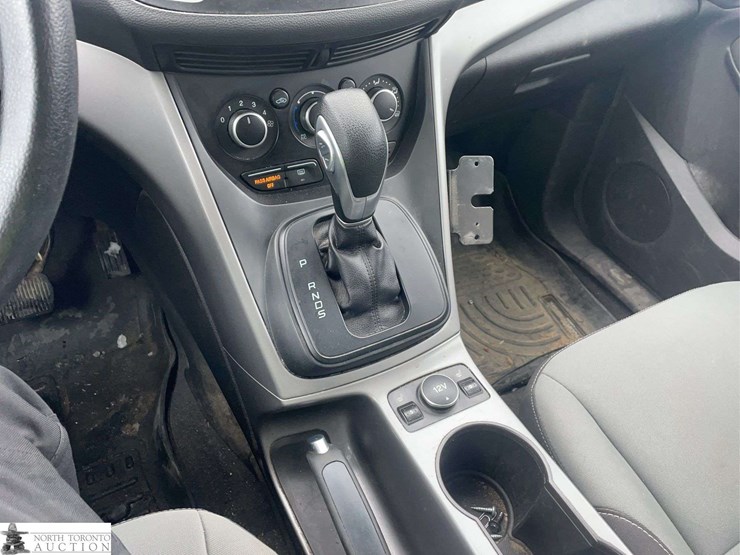 2015-ford-escape-image-17