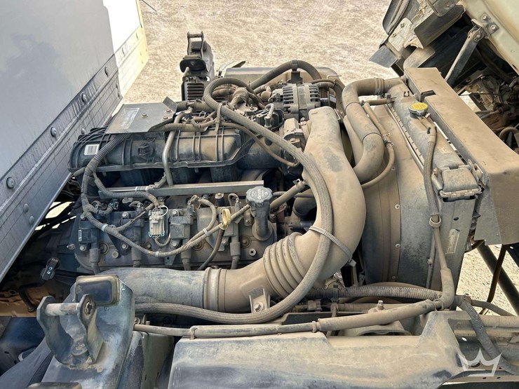 2016-isuzu-box-truck-image-9