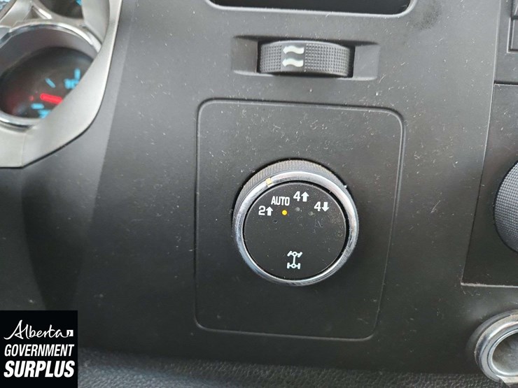 2011-chevrolet-silverado-1500-lt-image-22