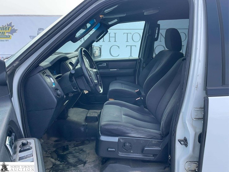 2015-ford-expedition-image-13