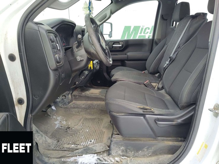 2020-chevrolet-silverado-2500hd-image-14