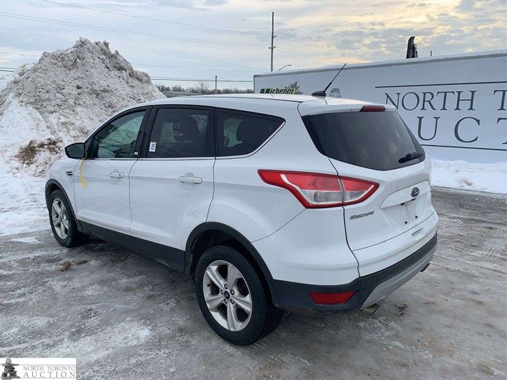 2015-ford-escape-se-image-2