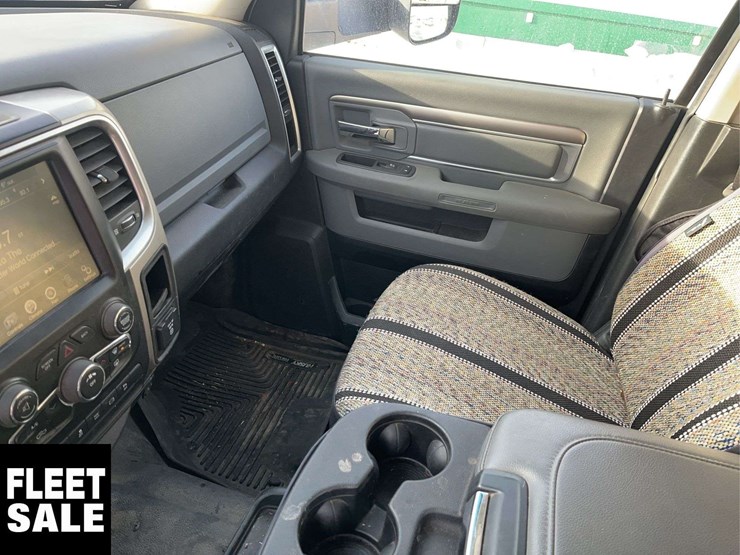 2015-dodge-3500-image-15