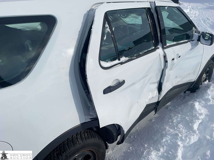 2018-ford-explorer-image-28