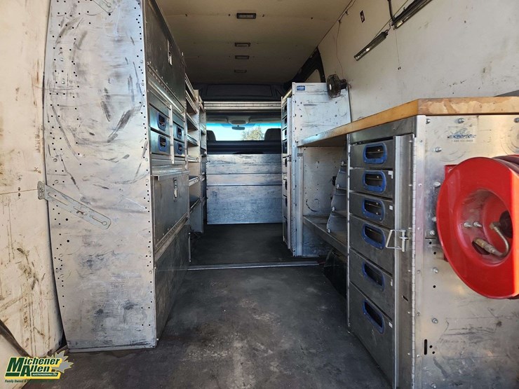 2015-mercedes-benz-sprinter-3500-image-17