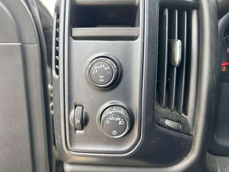 2018-chevrolet-silverado-1500-image-16