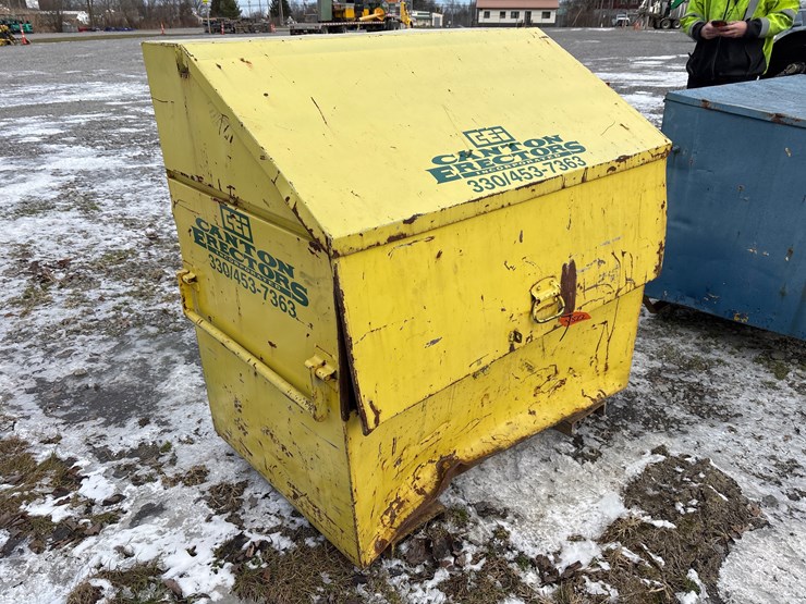 #6532-•-e1.-job-site-box-filled-with-misc-image-1