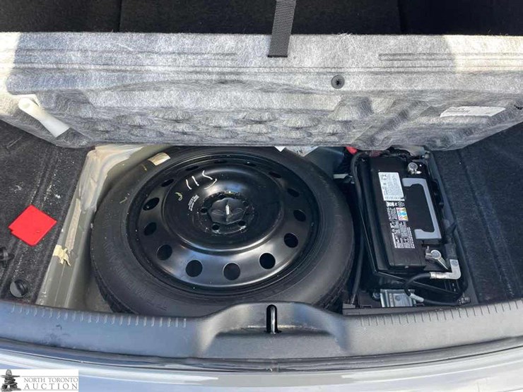 2018-chrysler-300-touring-image-12