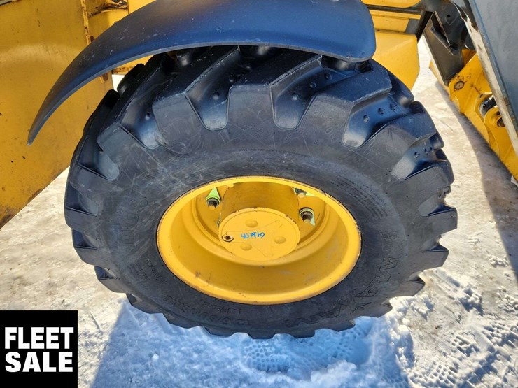 2019-deere-410l-image-11