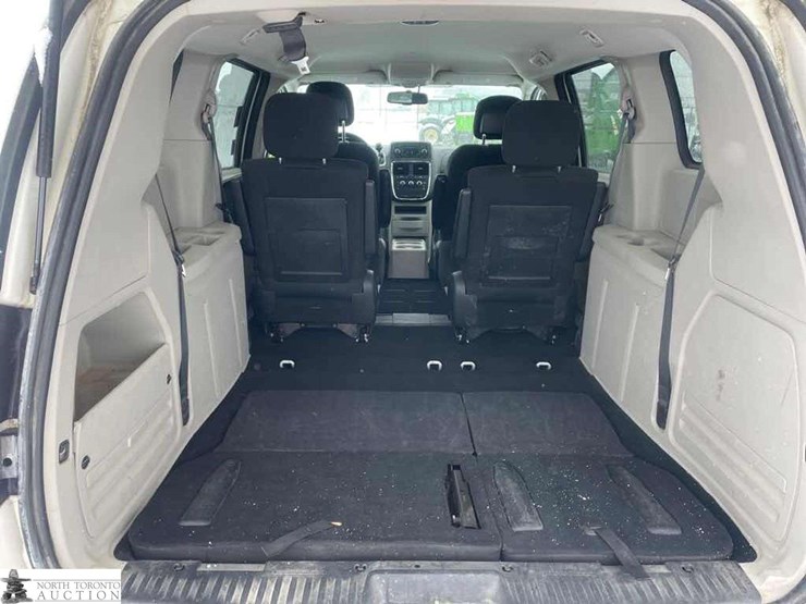 2011-dodge-grand-caravan-image-11