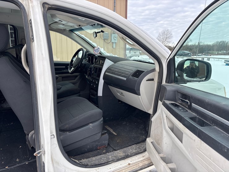 2008-dodge-grand-caravan-image-13