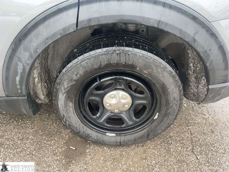 2020-ford-explorer-police-interceptor-image-22