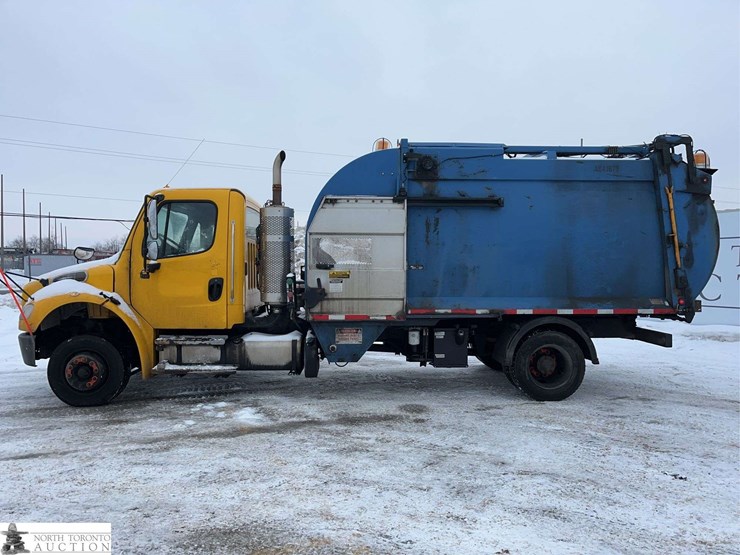 2018-freightliner-m2-106-image-7