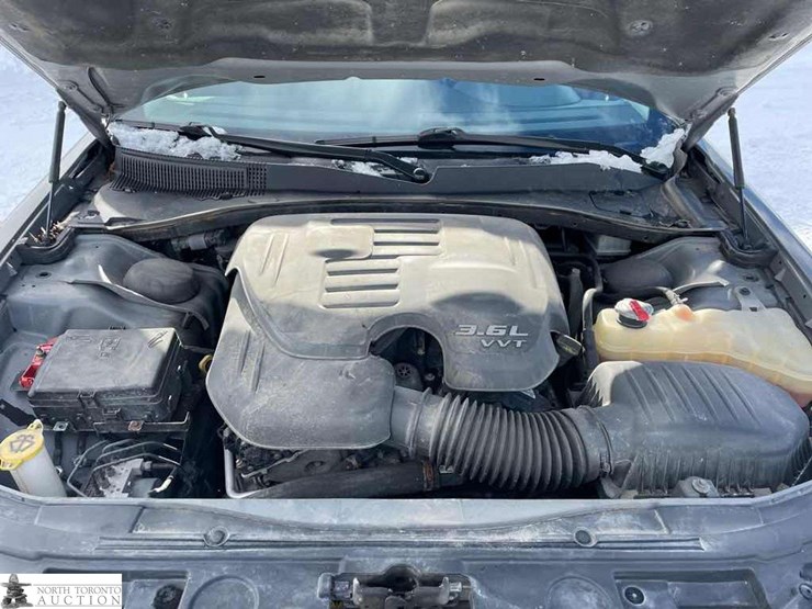 2018-chrysler-300-touring-image-11