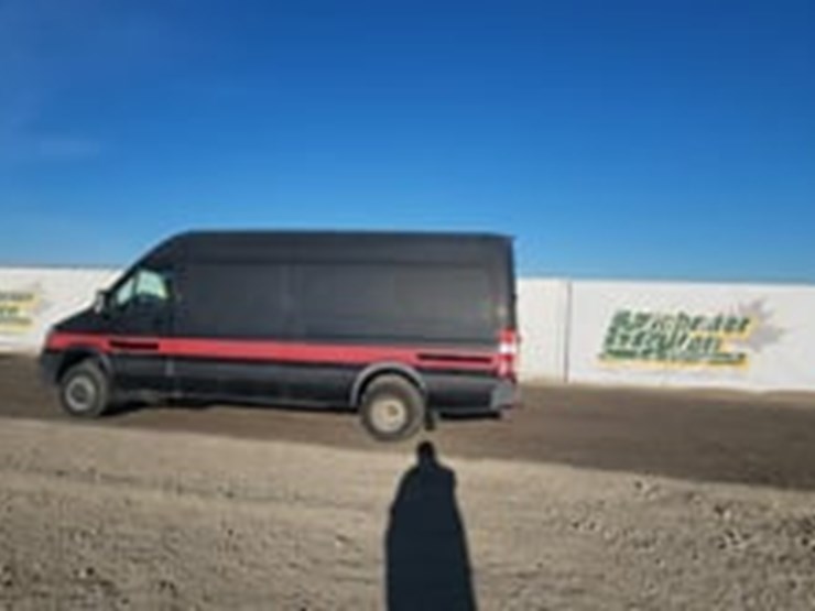 2015-mercedes-benz-sprinter-3500-image-2