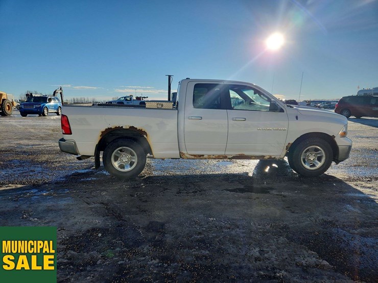 2011-dodge-1500-image-23