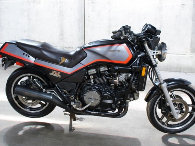 1985-honda-vf1100s-v65-sabre-motorcycle-image-1