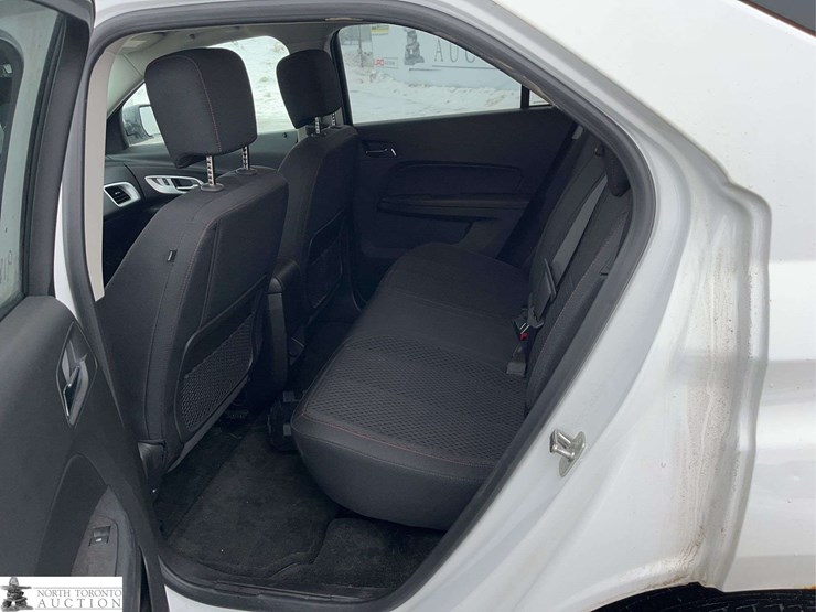 2015-chevrolet-equinox-ls-image-24