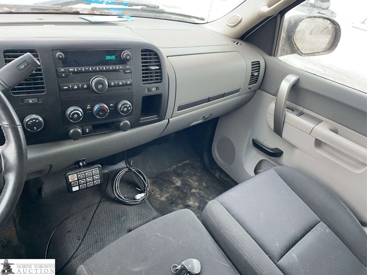 2013-chevrolet-silverado-1500-ls-image-19