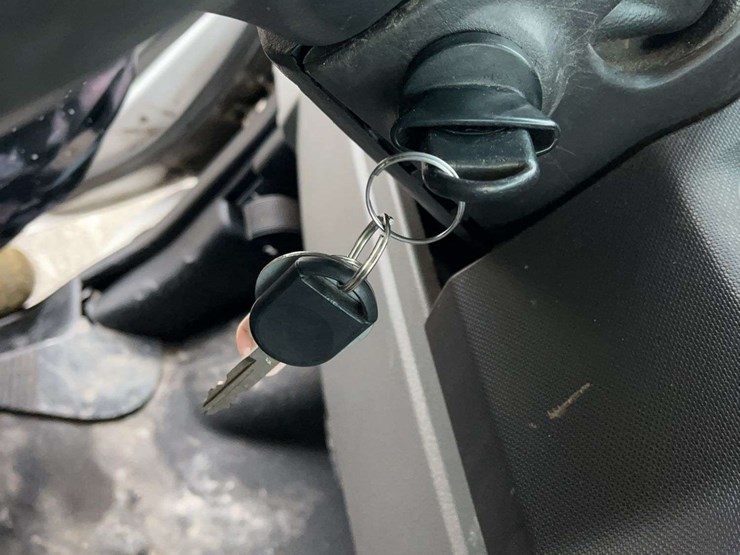 2011-ford-cargo-image-17