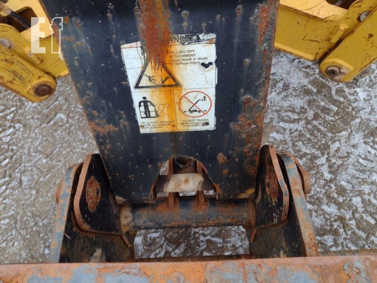 2015-caterpillar-tl1055c-image-15