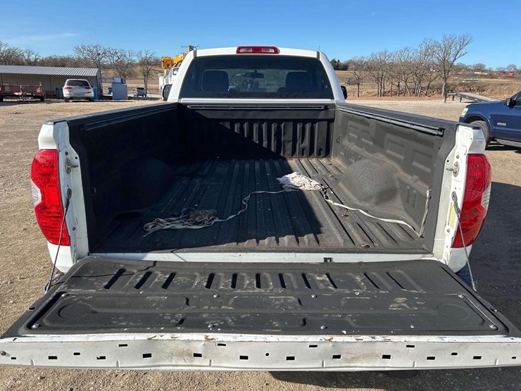 2014-toyota-tundra-image-18