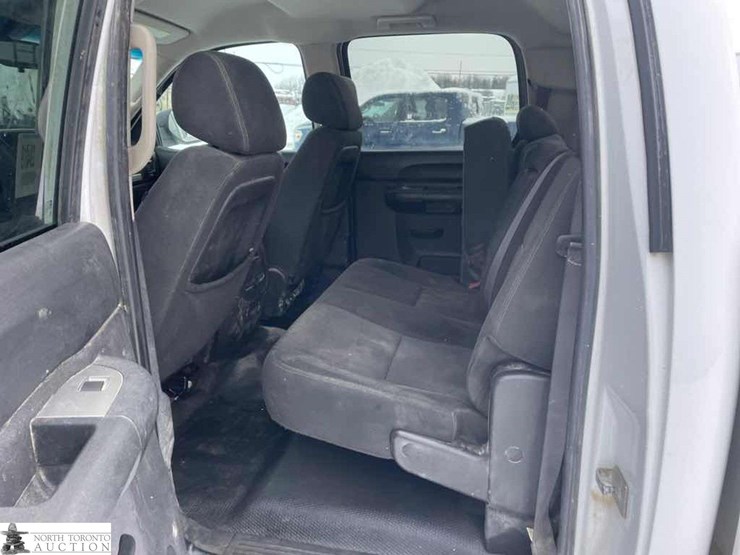 2011-chevrolet-k2500-image-15