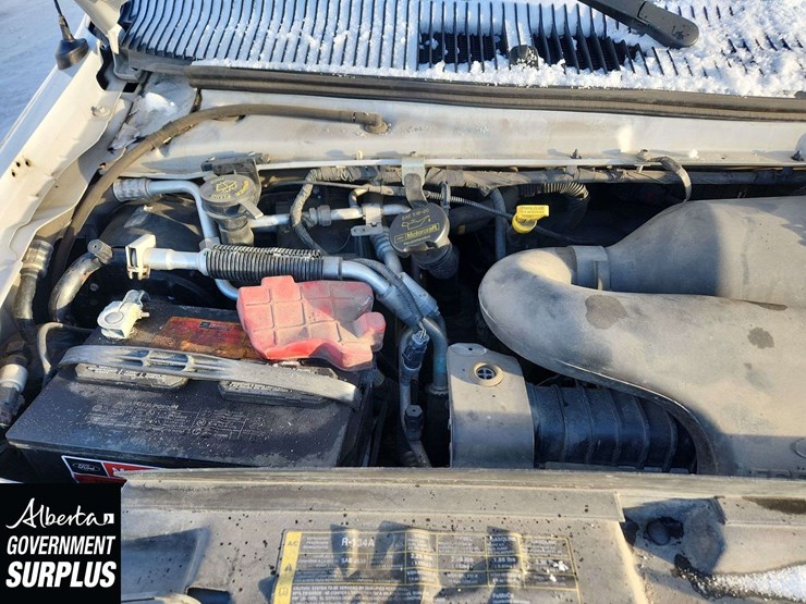 2014-ford-cargo-image-28