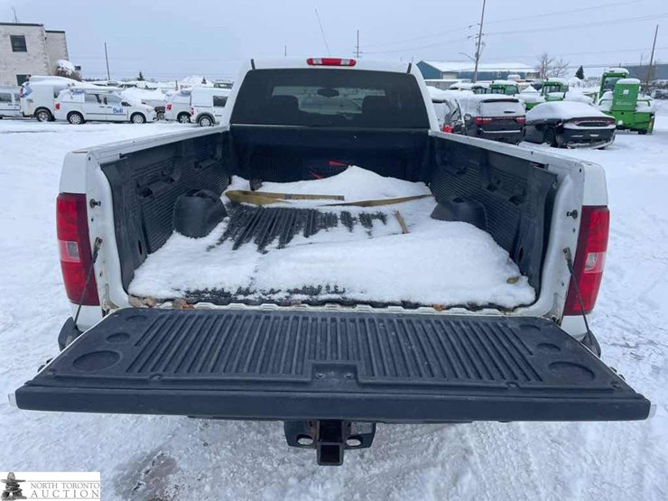 2011-chevrolet-k2500-image-25