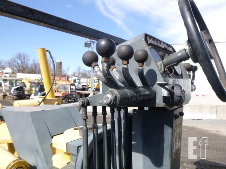 2004-volvo-g86-image-12