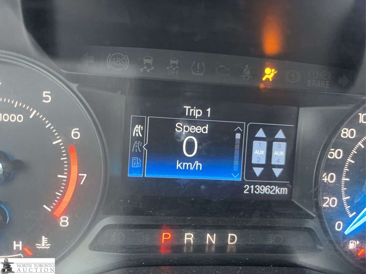 2019-ford-explorer-image-19