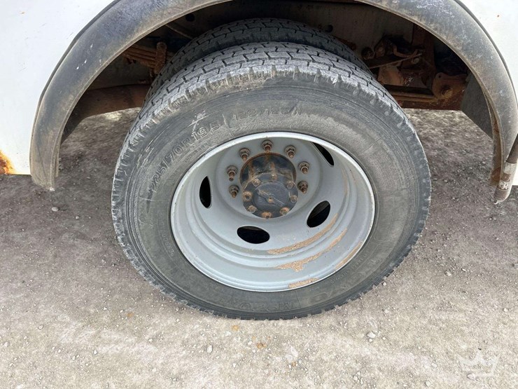 2017-ford-f550-image-38