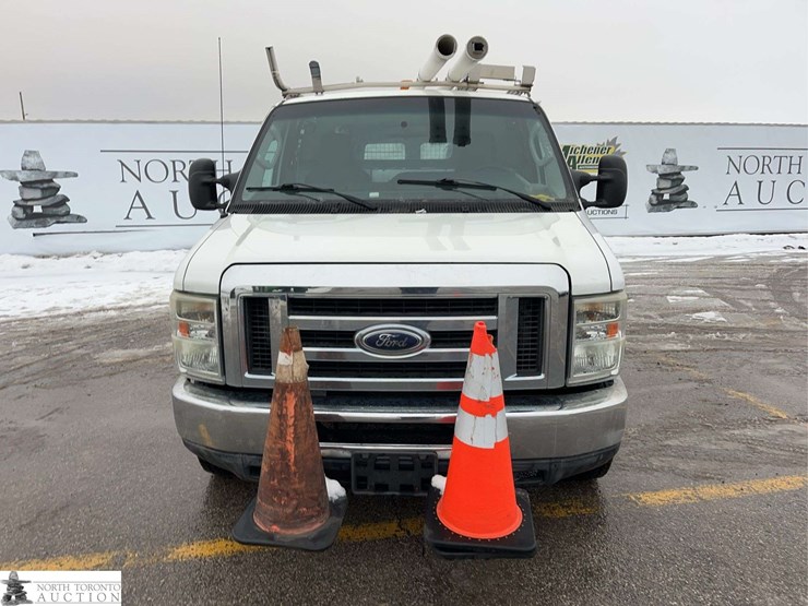 2011-ford-cargo-image-5