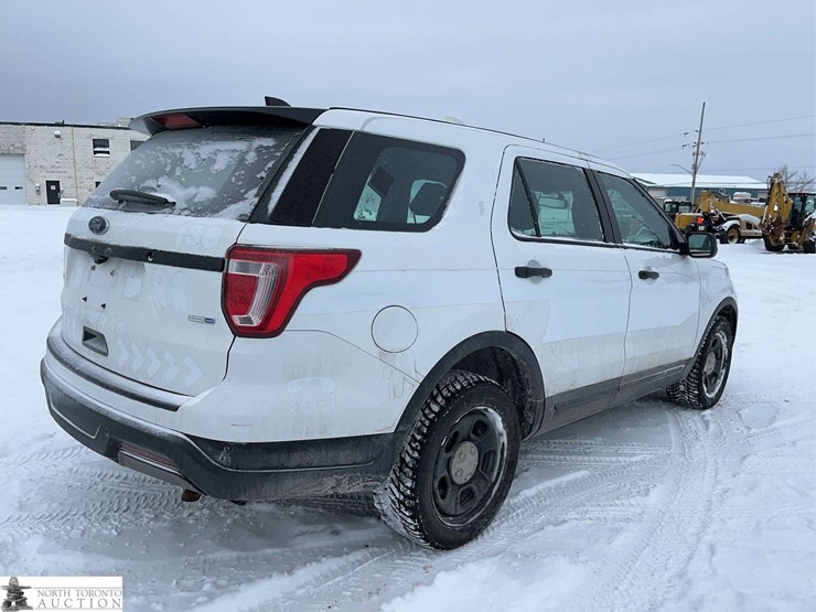 2018-ford-explorer-image-4