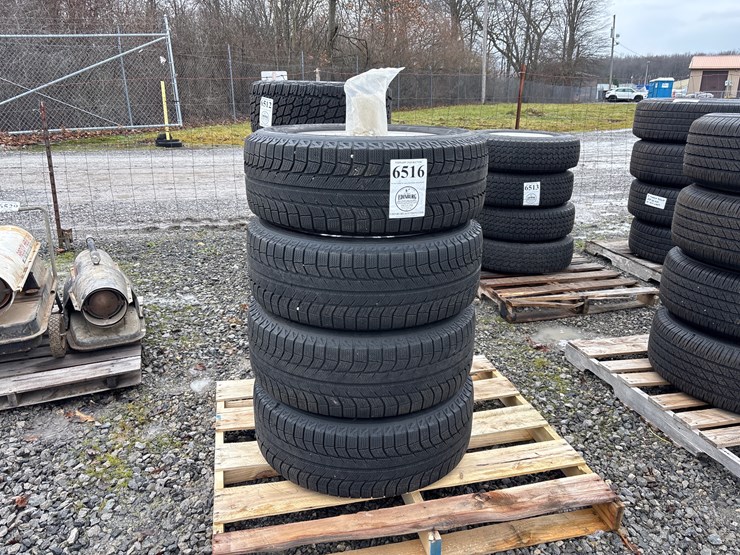 #6516-•-e1.-(4)-michelin-265/60-r18-tires-on-rims-image-1