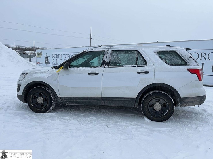 2018-ford-explorer-image-7