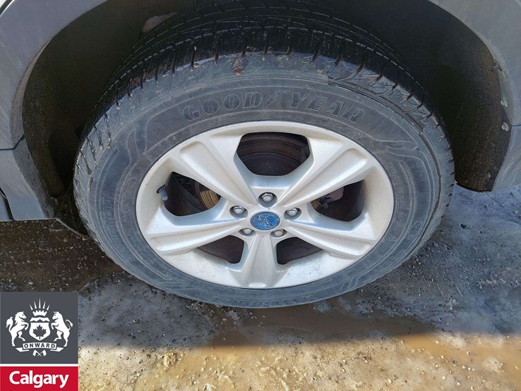 2013-ford-escape-se-image-11