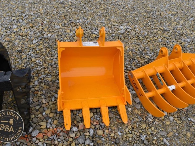 caterpillar-305-image-1