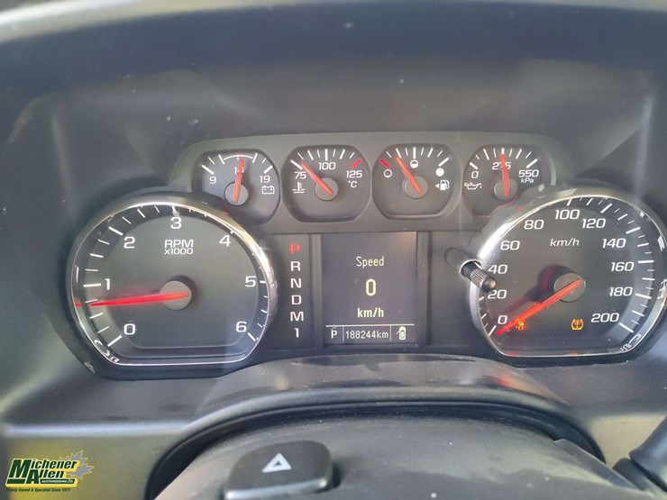 2015-chevrolet-silverado-2500hd-image-12