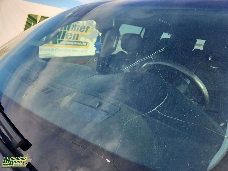 2015-cadillac-escalade-image-38