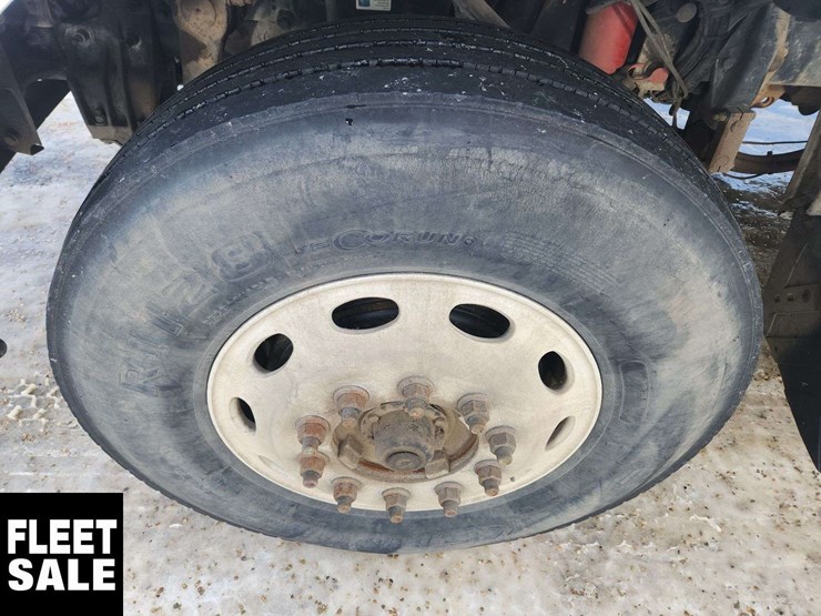 2011-peterbilt-348-image-10