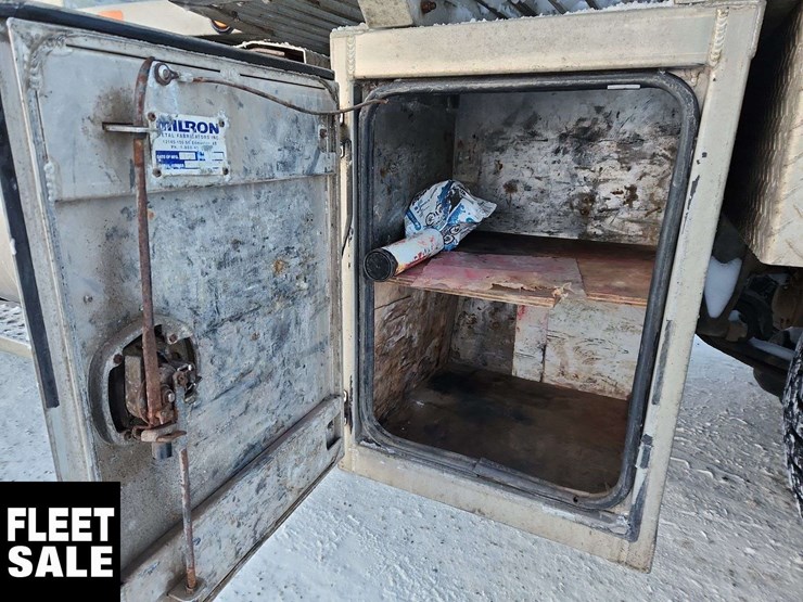 2011-freightliner-coronado-122-sd-image-30