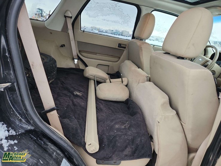 2012-ford-escape-xlt-image-17