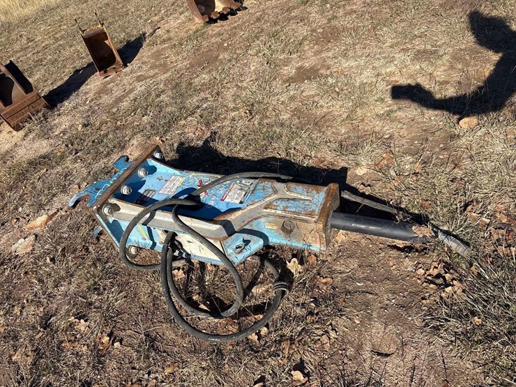 okada-okb-304b-hydraulic-breaker-excavator-attachment-image-2