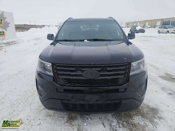 2019-ford-explorer-image-8